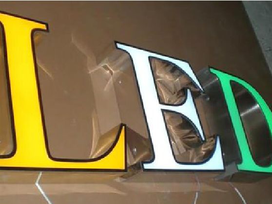 进贤介绍LED招牌的基础知识。